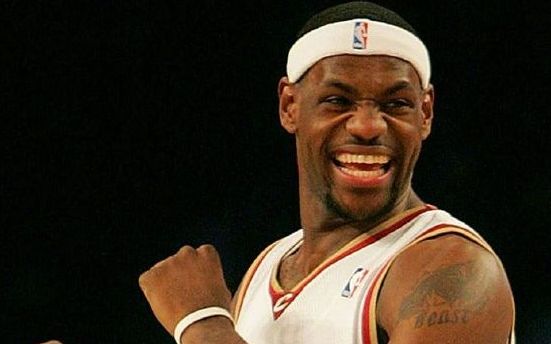 赛岳恒配资 詹姆斯在人民日报撰文：篮球是连接彼此的桥梁